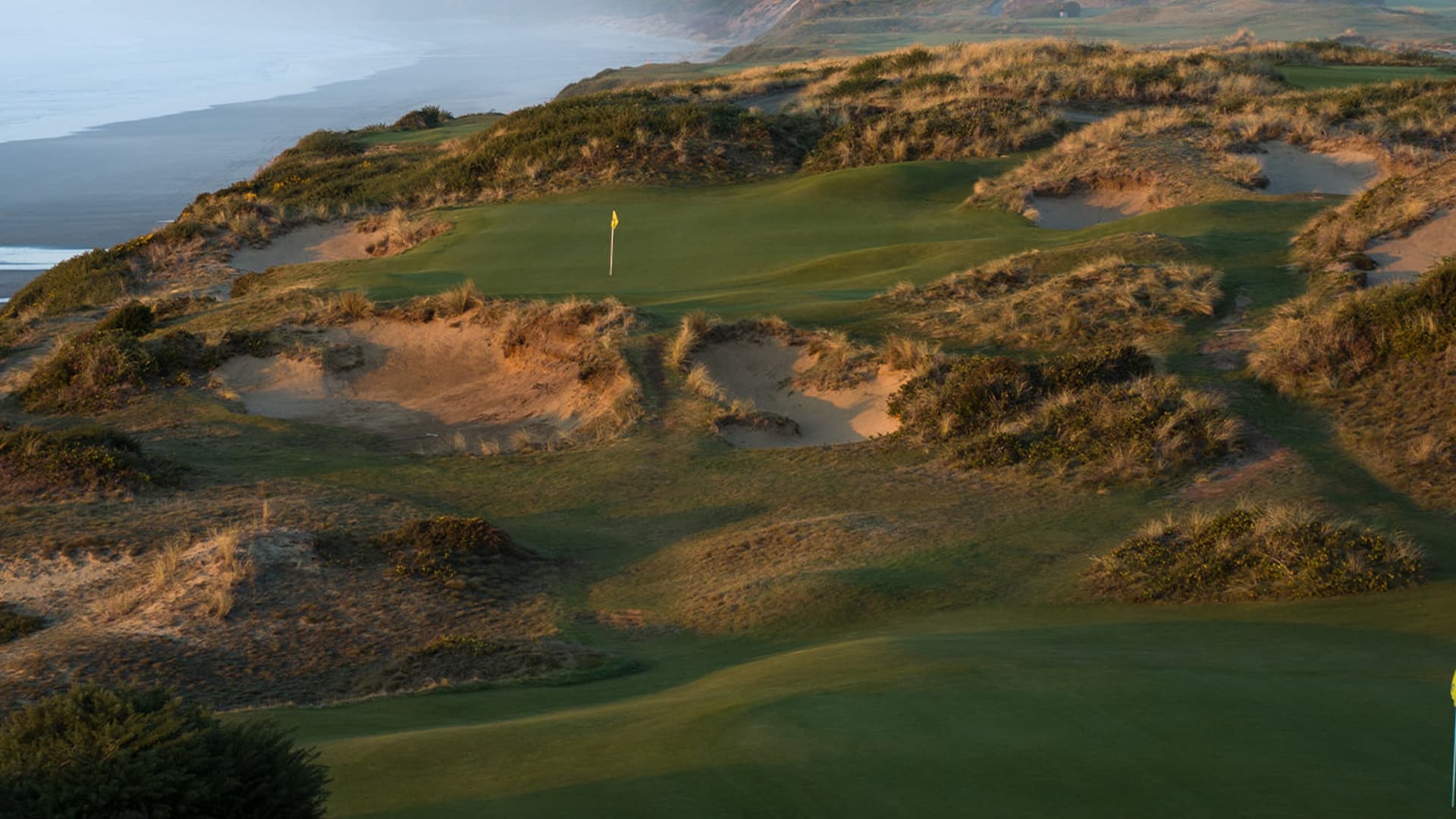Bandon Dunes coastal links green overlooking the Pacific