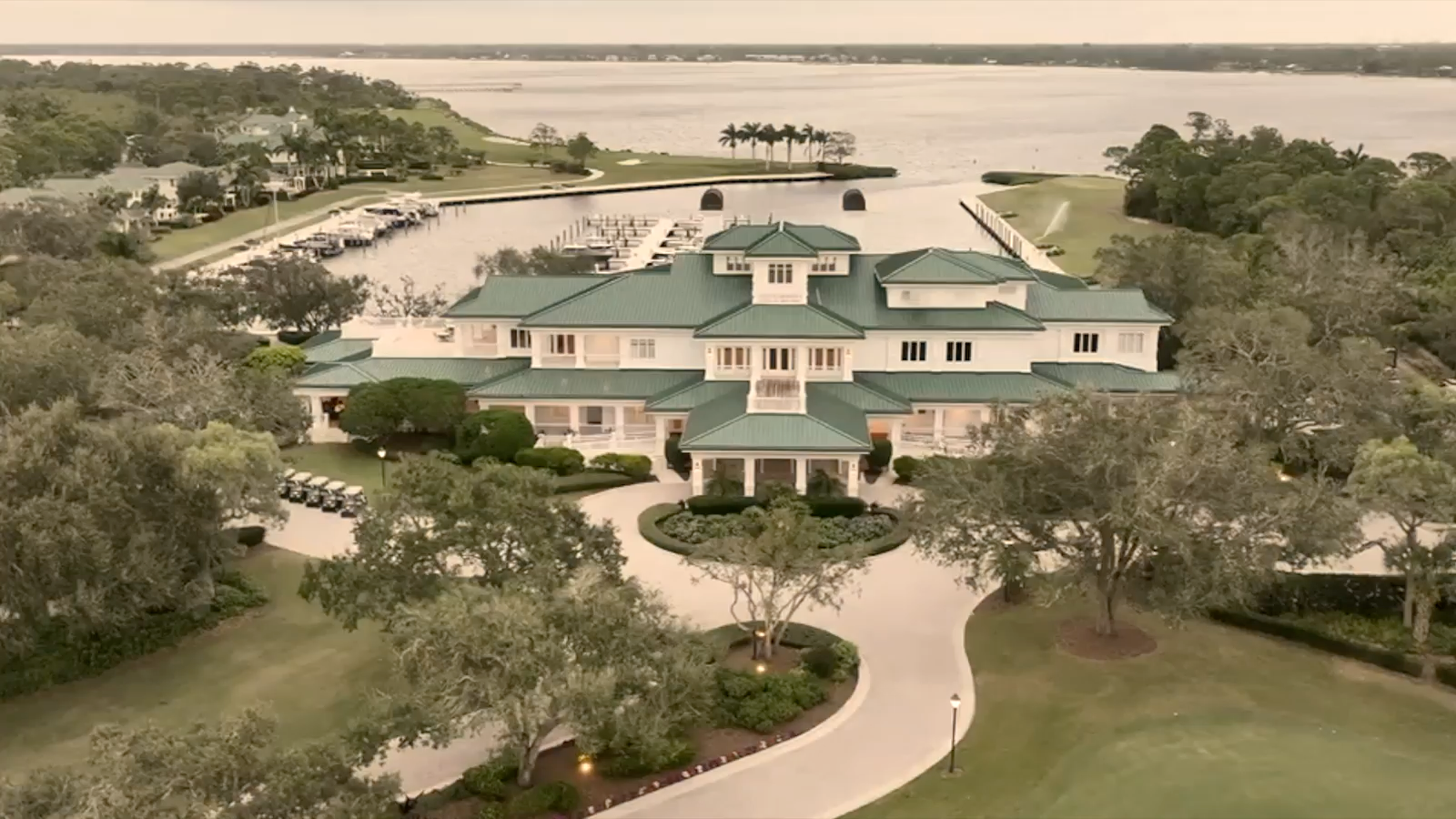 BagCaddie premium golf club and luggage shipping service delivering bags to destination golf clubs and resorts